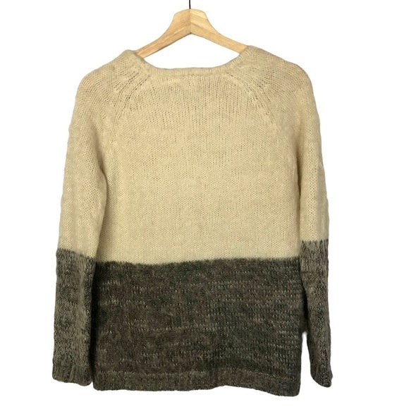 Urban Outfitters UO Kimchi Blue Ivory & Gray Colorblock Fuzzy Sweater XS - Picture 3 of 4